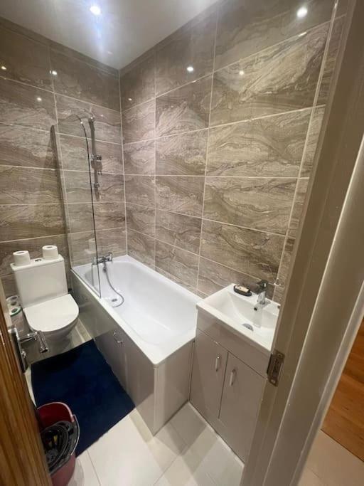 Appartement 2 Bedroom Apartment,chester Road N17 Londres
