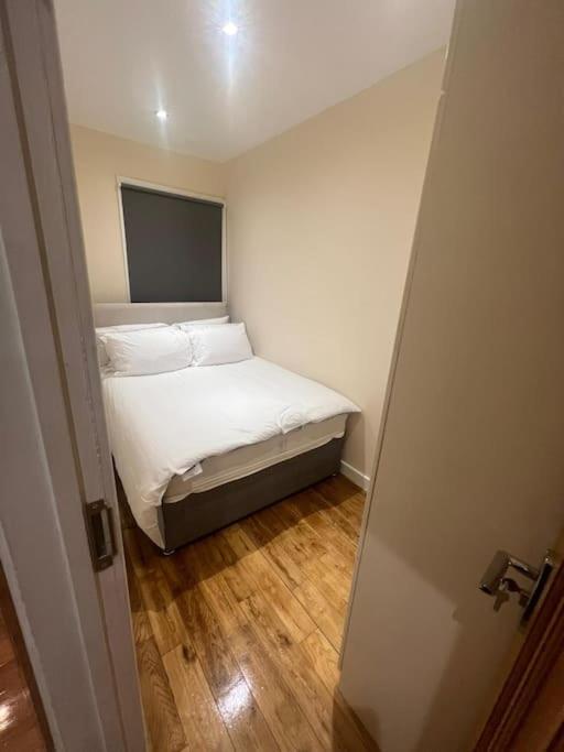 Appartement 2 Bedroom Apartment,chester Road N17 *